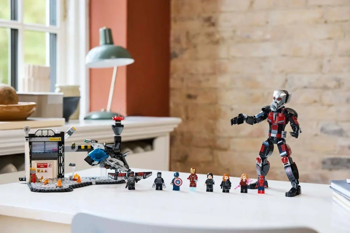 Set LEGO Marvel 76314 Captain America: Civil War Battle