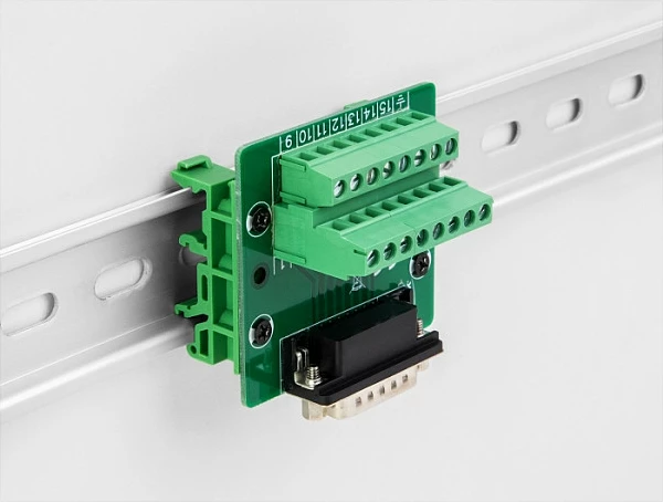 Adapter DeLOCK D-Sub 15-pin femër në terminal block për DIN rail, AWG 24-12, i gjelbër