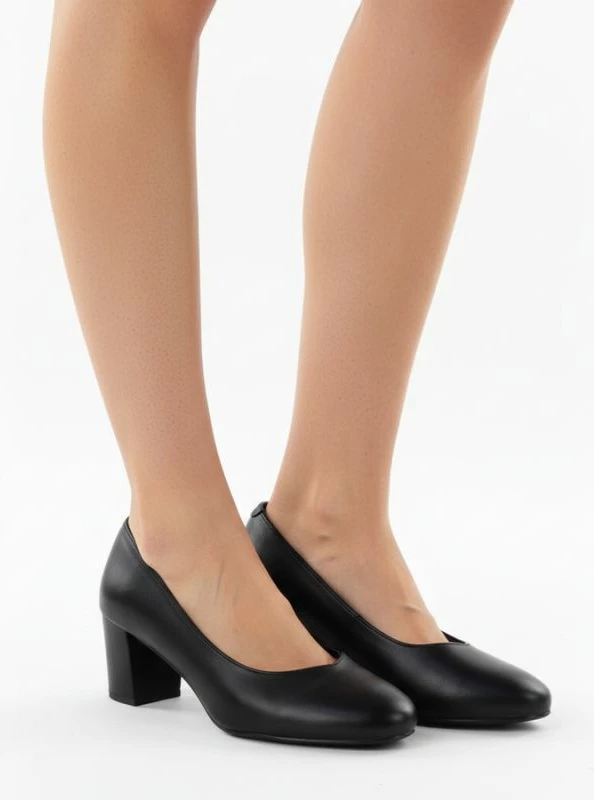 Këpucë me take të ulët për femra Sergio Leone, të zeza