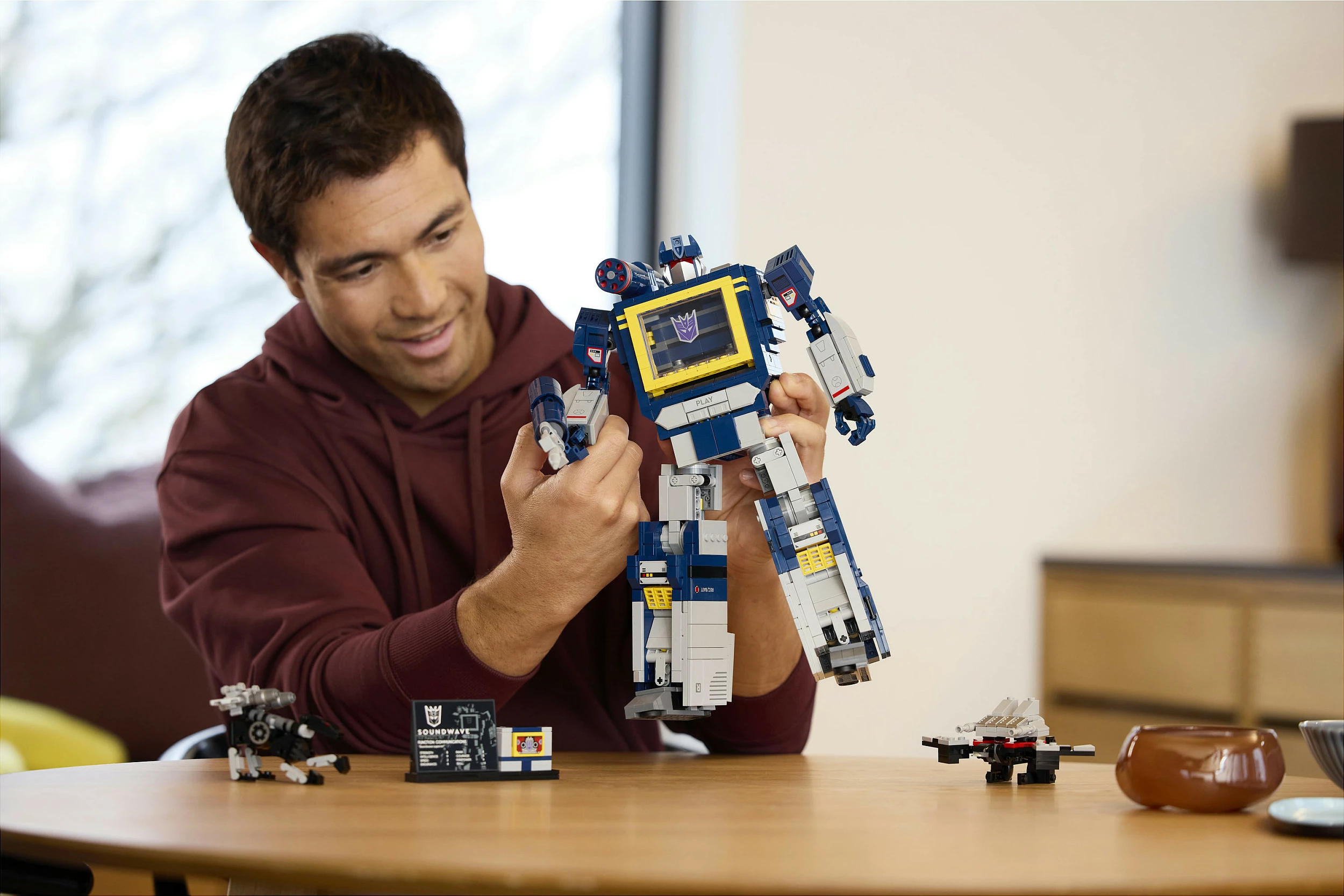 Set ndërtimi LEGO Icons Transformers Soundwave 10358, 1505 pjesë, 18+, multikolor