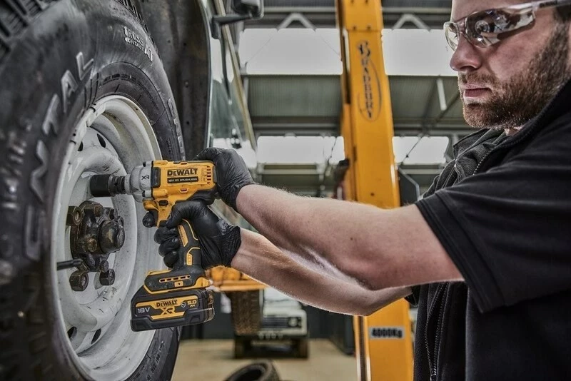 Çelës goditës DeWalt DCF891P2T, 18V, 2x5Ah XR, 812Nm, Verdhë, Zi, set me valixhe