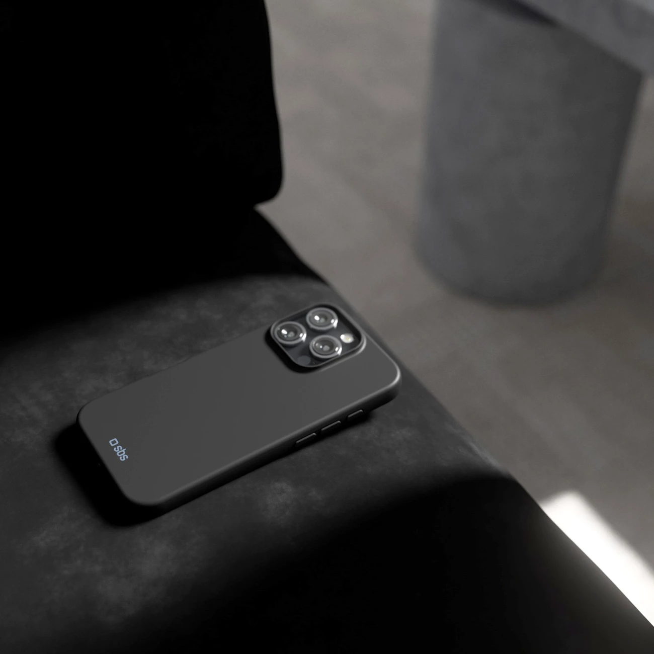 Mbështjellës SBS Instinct për iPhone 16 Pro, TPU me mikroﬁbër, i zi