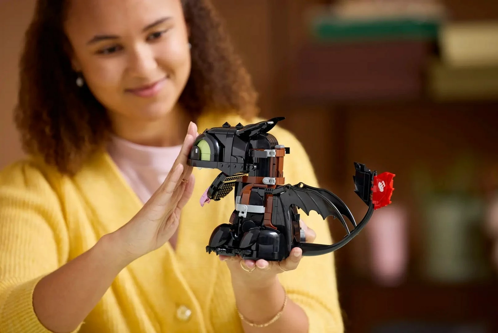 Set LEGO ICONS 10375 How to Train Your Dragon Toothless, për të rritur, i zi