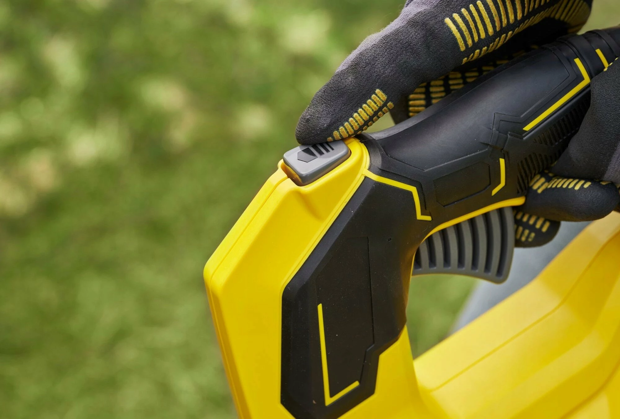 Fryrës gjethesh me bateri Stanley Fatmax V20 SFMCBL730B-XJ, 18V, brushless, 177 km/h, pa bateri/karikues, e verdhë/zezë