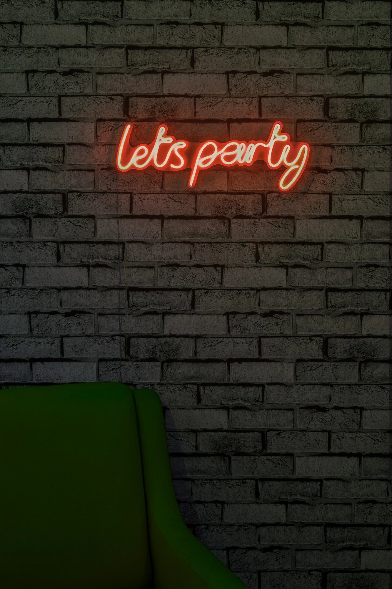 Dekor dritash LED plastik, 'lets party', ngjyrë e kuqe
