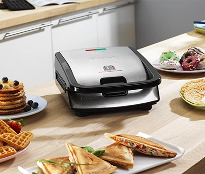 Aparat sanduiçesh 4-në-1 Tefal Snack Collection SW854D16 700 W, i zi, set me 4 pllaka