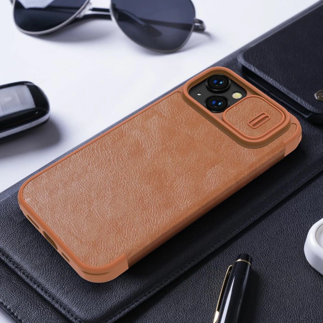 Mbështjellës Nillkin Qin Leather Pro Case për iPhone 14 Plus, me kapak kamere, e zezë