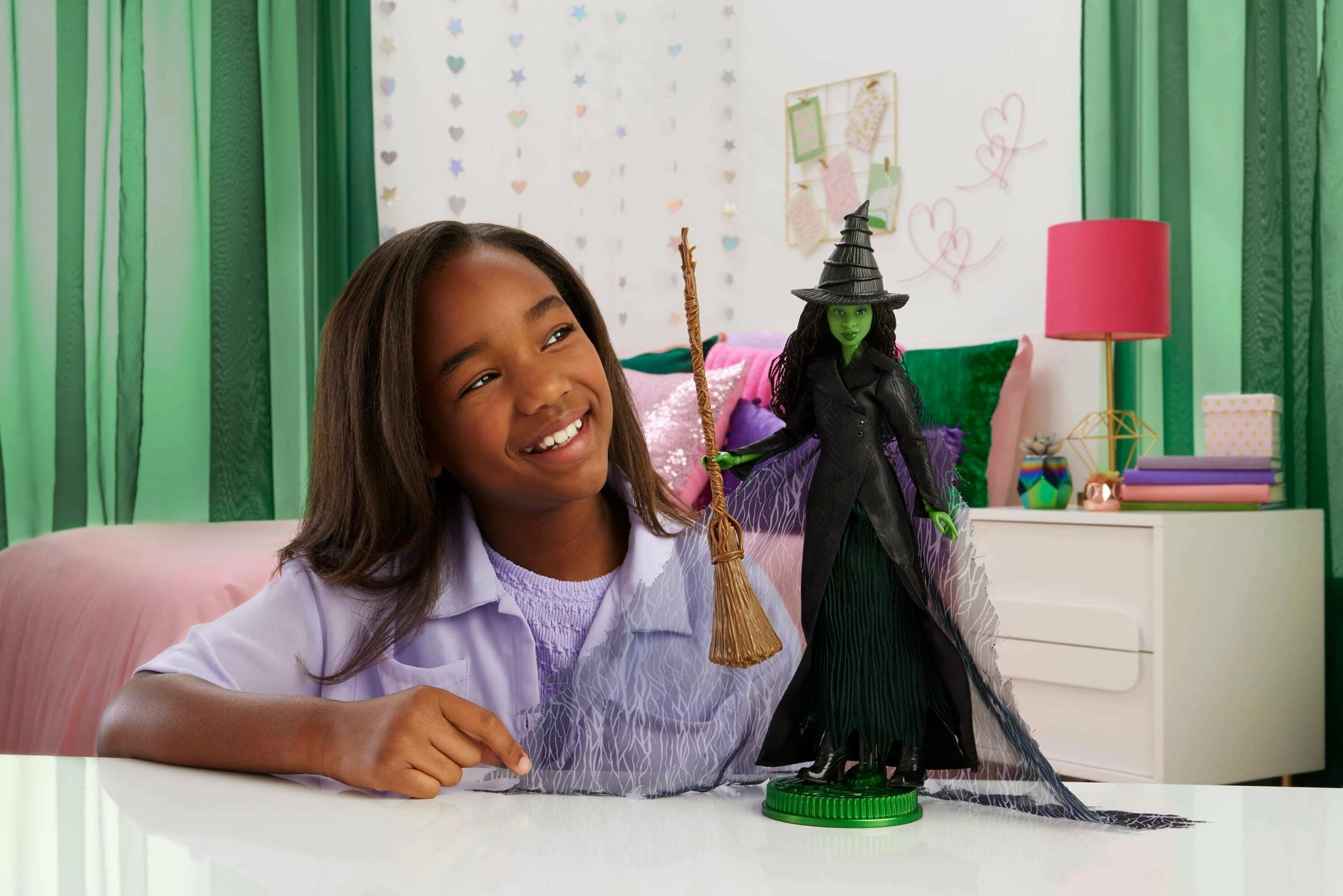 Kukull koleksionuese Barbie Mattel Wicked Elphaba Thropp JFM12, me 4 aksesorë, shumëngjyrëshe