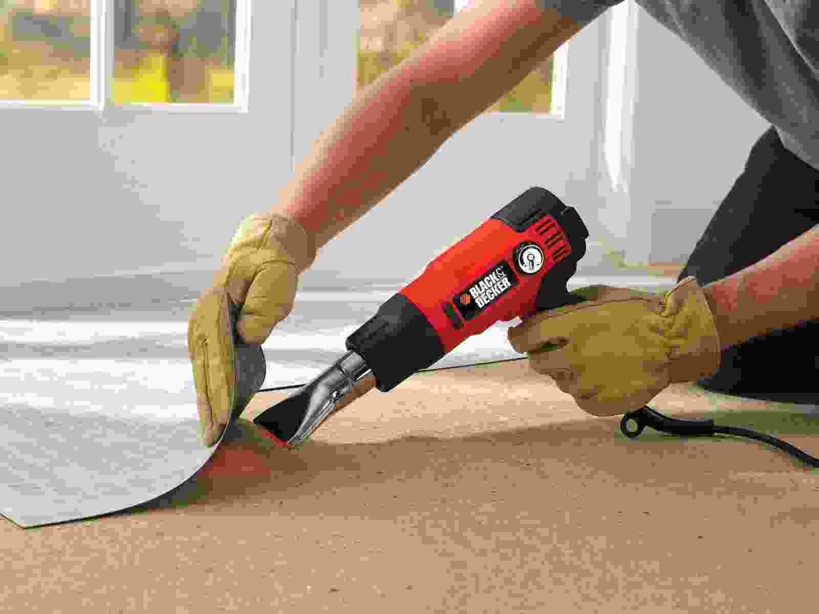 Pistoletë termike Black&Decker KX2200K 2000 W, e zezë, set me 8 aksesorë me kuti