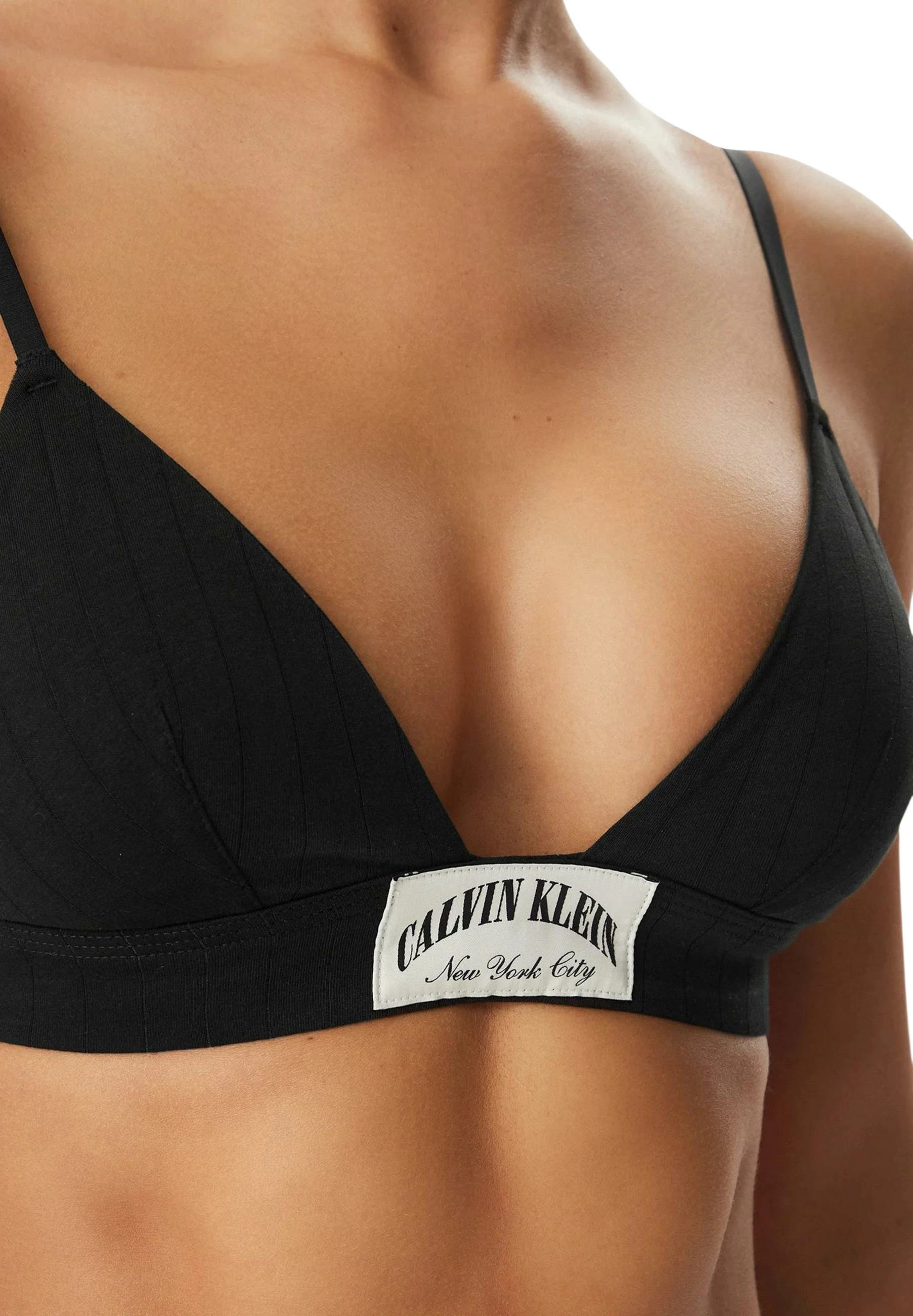 Sutjenë për femra Calvin Klein Underwear LV00QF8886, e zezë [Madhësia: XS]