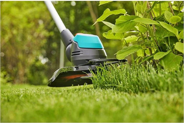 Trimer bari GARDENA EasyCut 23/18V P4A, 2Ah, 18V, teh plastik, zi/blu/portokalli/argjend