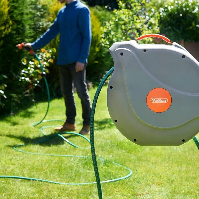 mbajtës zorre muri VonHaus 2500013, 30m, rrotullim automatik, pistoletë spërkatëse 8-funksione, rrotullim 180°, gri/jeshile