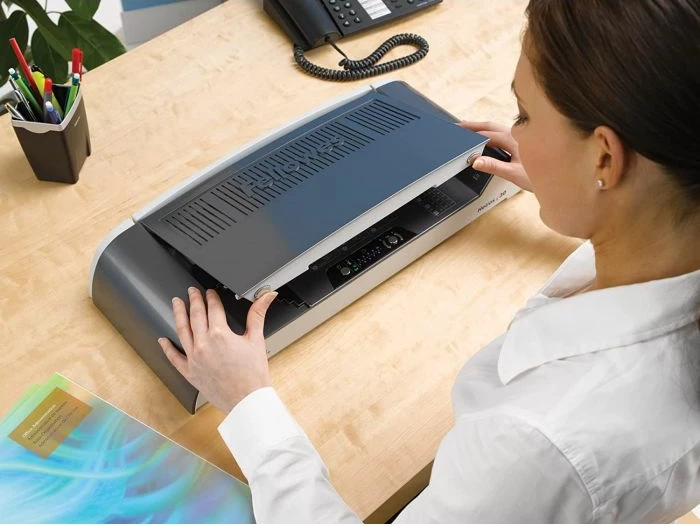 Makinë lidhjeje termike Fellowes Helios 30 5641001, deri 300 fletë (30mm), bardhë/zezë