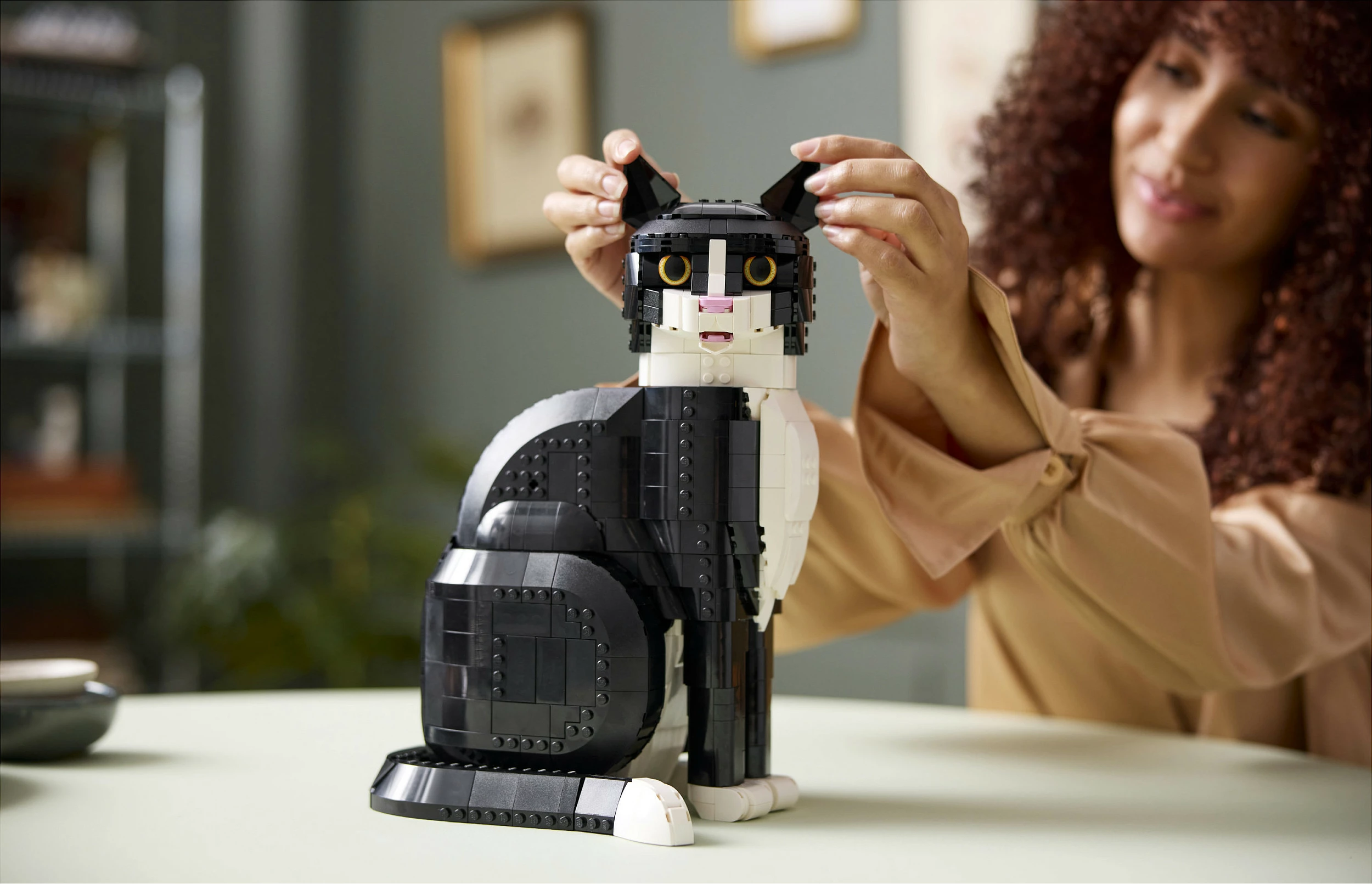 Set ndërtimi LEGO Ideas Tuxedo Cat 21349, 1710 pjesë, 18+, zi/bardhë
