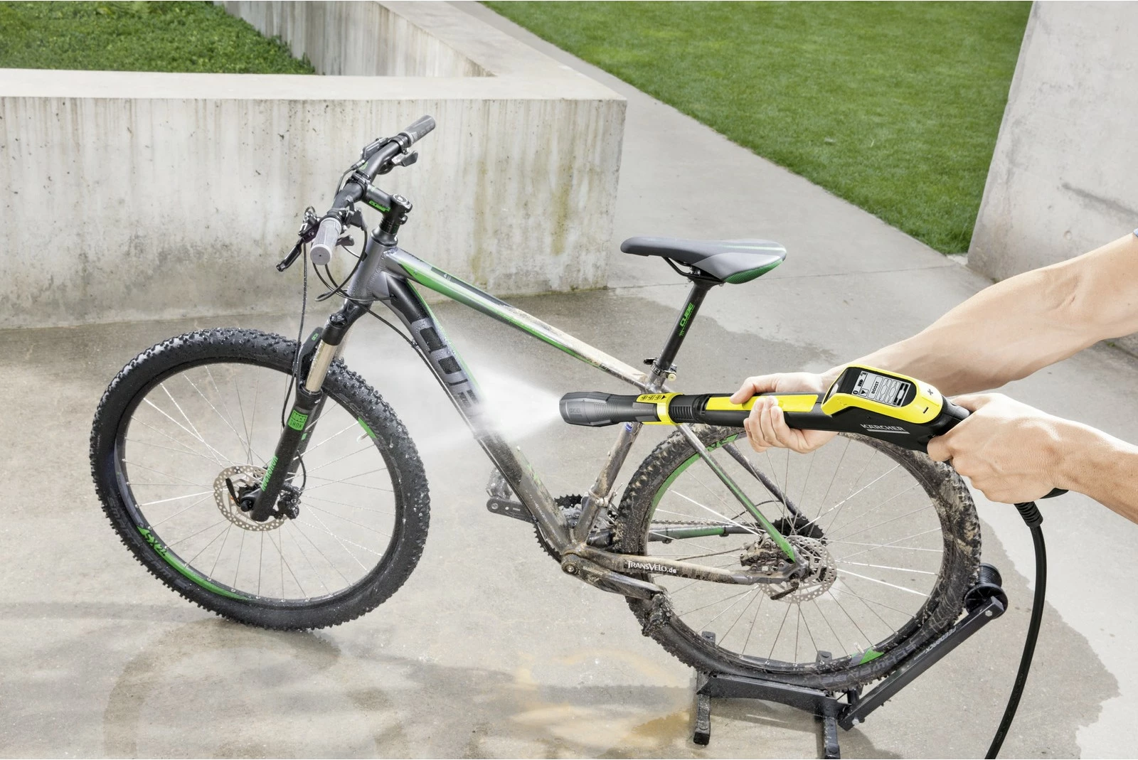 Pastrues me presion Kärcher K 5 Smart Control, elektrik, 500 l/h, zi/verdhë