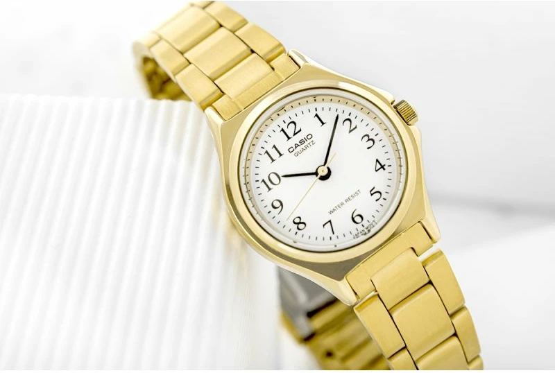 Orë dore për femra Casio, ari