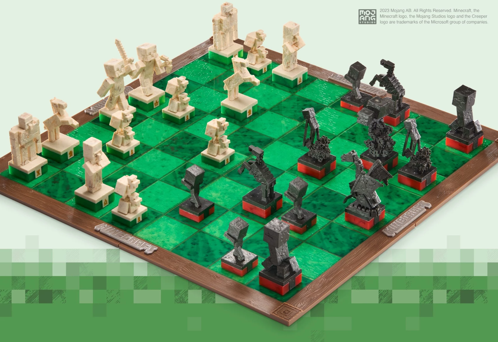 Set shahu NOBLE COLLECTION Minecraft Overworld Heroes vs. Hostile Mobs, tavolinë 45.7 cm