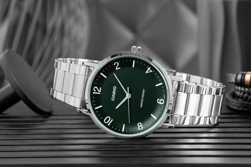 Orë dore për meshkuj CASIO, argjendtë