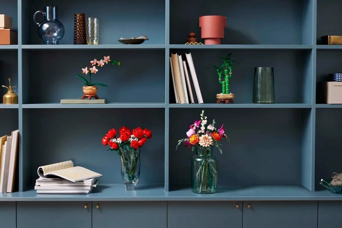 Set LEGO ICONS 10342 Pretty Pink Flower Bouquet