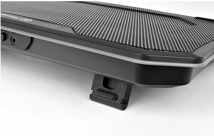 Mbajtëse ftohëse për laptop Thermaltake Massive 20 RGB CL-N014-PL20SW-A, deri 19\", 1x200mm, e zezë