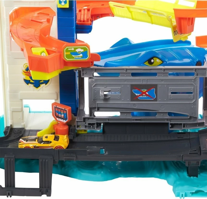 Set pistë makinash Hot Wheels City Port Shark Attack HDP06, me 1 makinë