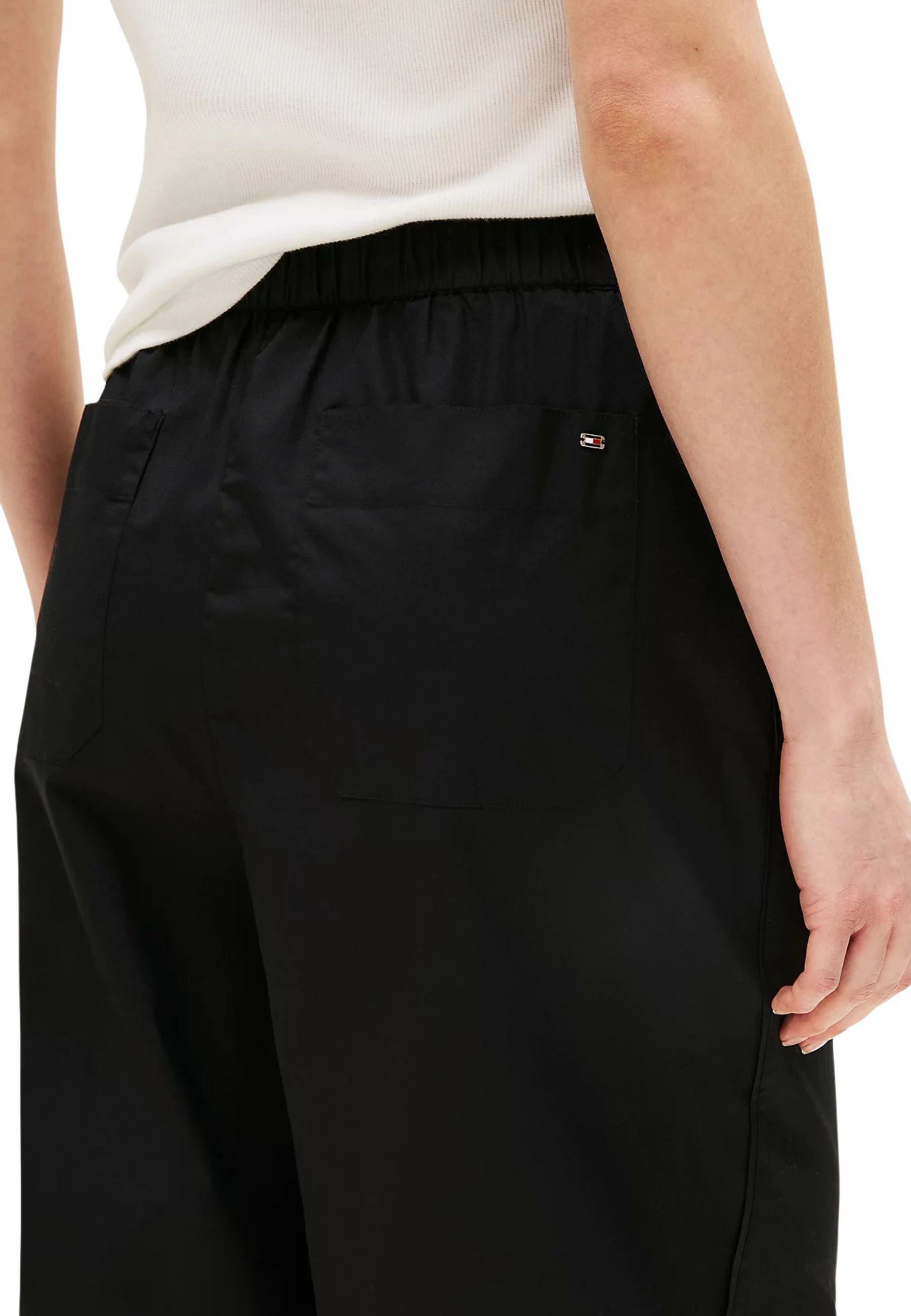 Pantallona për femra Tommy Hilfiger WW0WW45891, të zeza [Madhësia: W34]