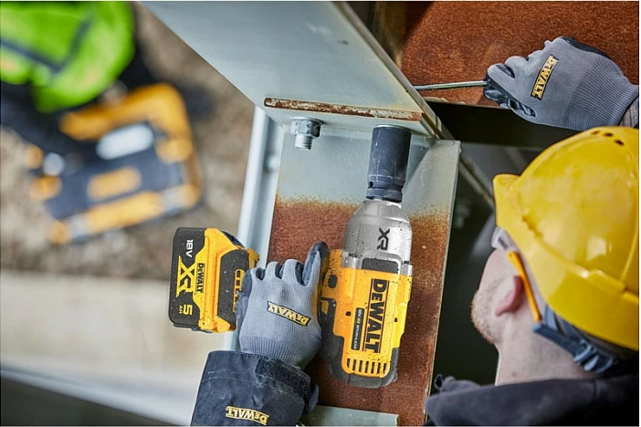 Çelës goditës DeWALT DCF900P2T-QW, brushless, 1/2", 18V, 5Ah, zi/verdhë