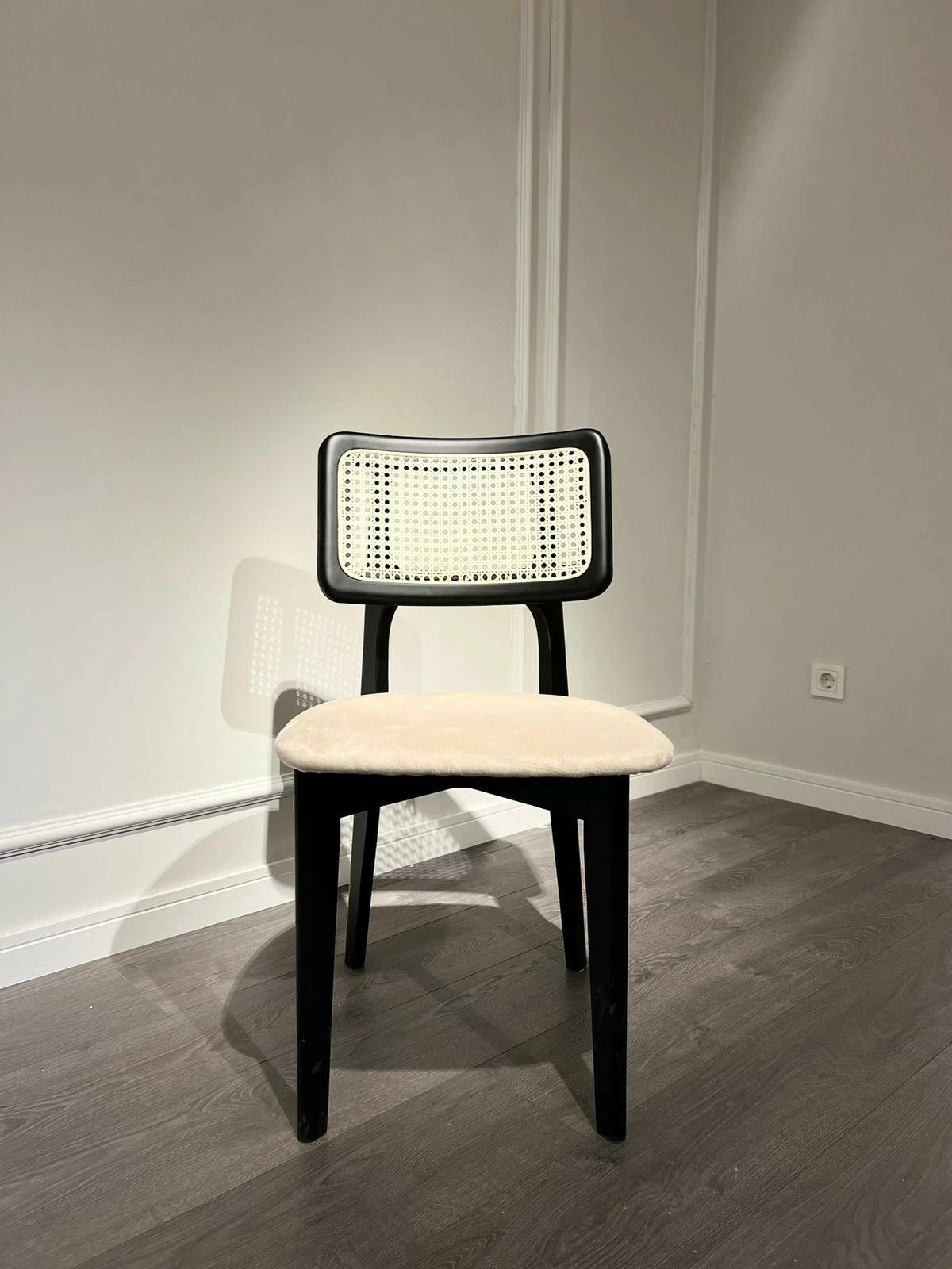 Set tavoline me karrige për ngrënie (5 copë), Skye Decor, Bell, e zezë, e bardhë