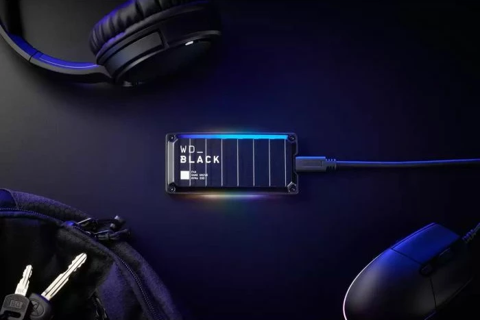 disk SSD ekstern SanDisk WD_BLACK P40 Game Drive 2TB NVMe USB 3.2 Gen 2x2, RGB, i zi, set me kabllo USB-C dhe adaptor USB-A