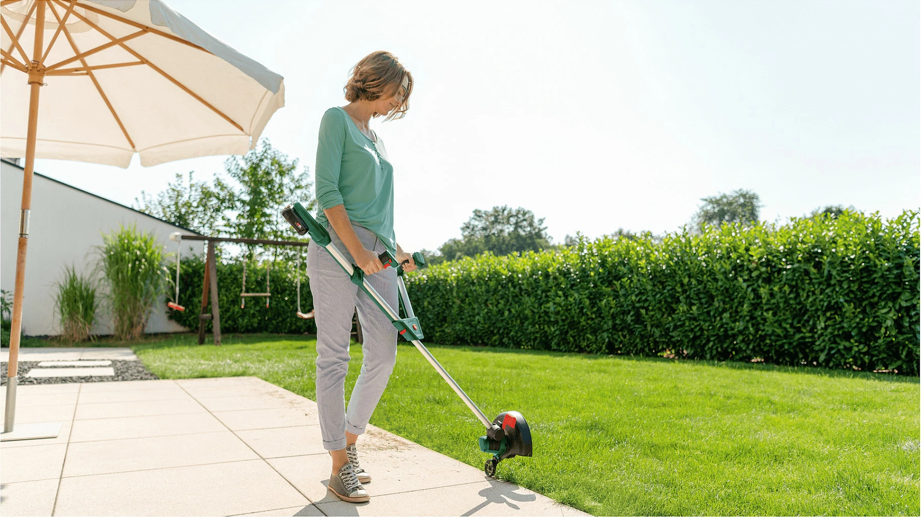 Trimer bari me bateri Bosch UniversalGrassCut 18V-26, 26 cm, 18V 2Ah, teleskopik, gjelbër/zi