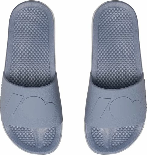 Papuqe pishine Kubota, të kaltra