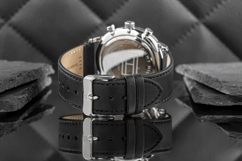 Orë dore për meshkuj Tommy Hilfiger, e zezë