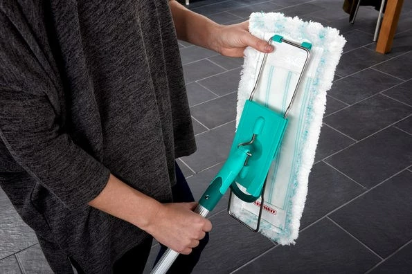 Mop Leifheit 55045 për pastrim të lagësht, mikrofibër, dorezë alumini, Blu/Gjelbër