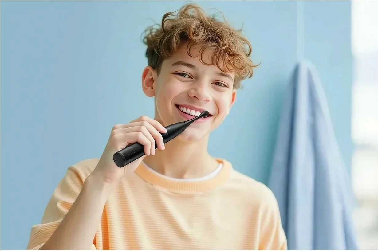 Brushë dhëmbësh elektrike Oclean X Kids, sonike, ekran interaktiv, USB-C, me etui udhëtimi, e zezë