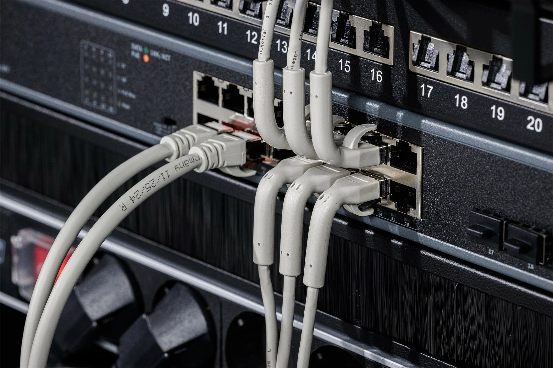 Kabllo rrjeti Digitus Cat6a F/FTP 1m RJ45, LSZH, gri