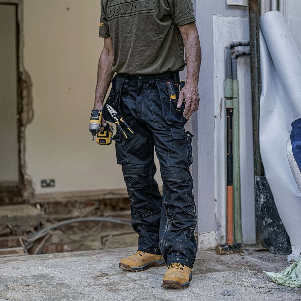 Pantalona pune Dewalt Tradesman DWC26-001, 36/31, të zeza