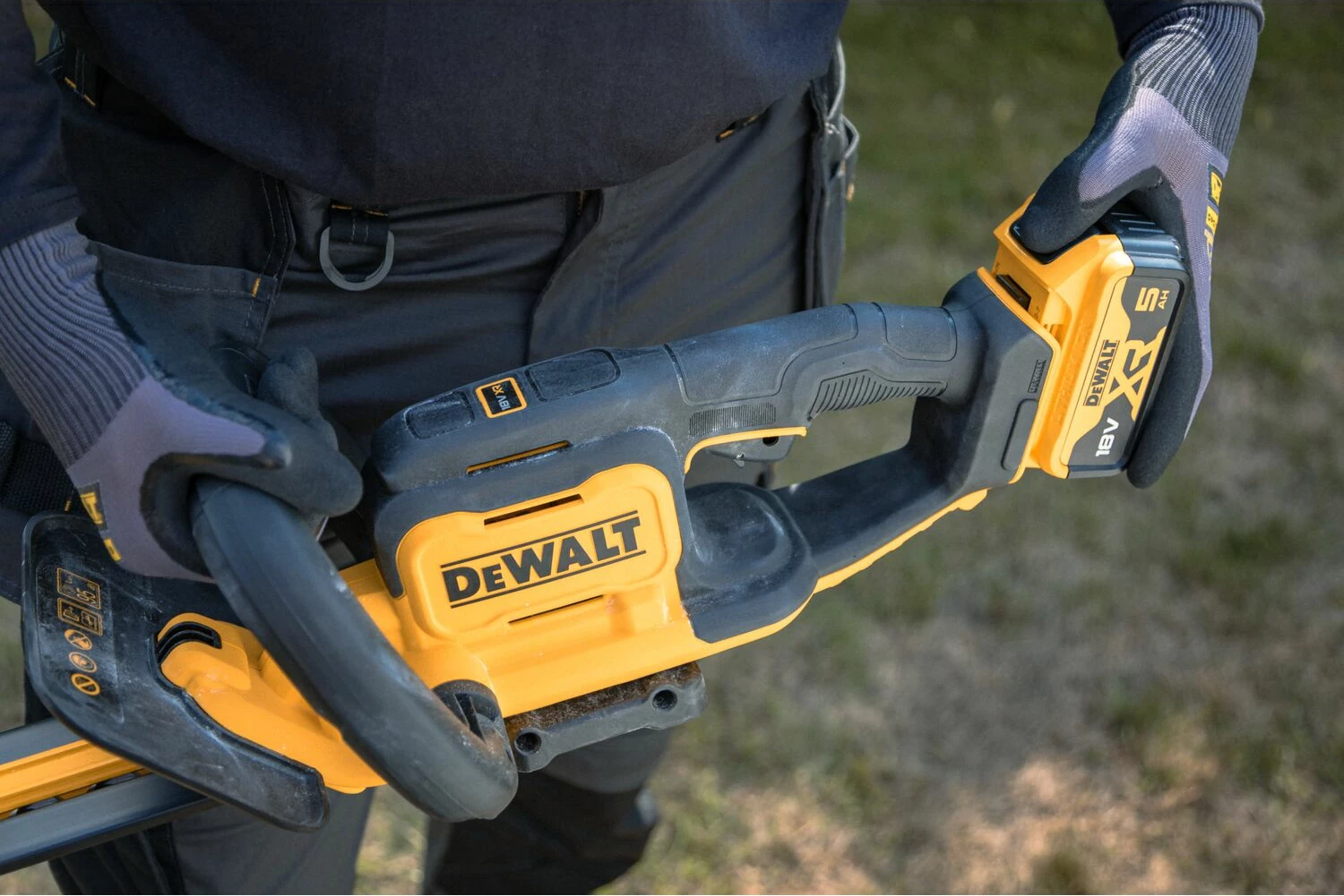 Trimer për gardh Dewalt DCMHT564P1 18V 55cm 25mm, 1x 5Ah + karikues