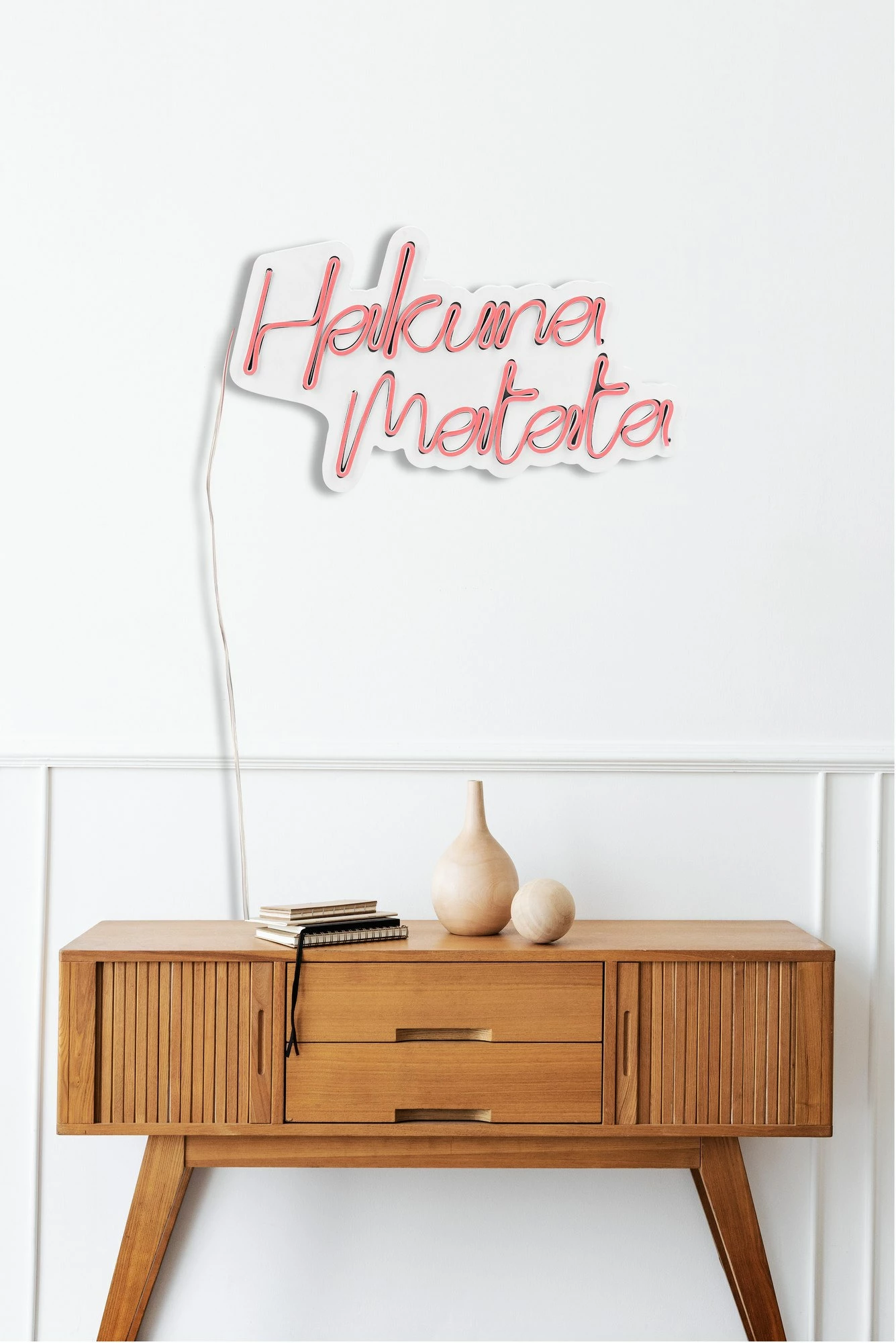 Dekor dritash LED plastike, Hakuna Matata, ngjyrë rozë