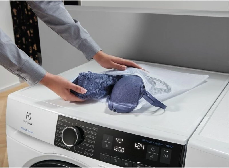 Qese larje Electrolux M5WPWB01, të bardha