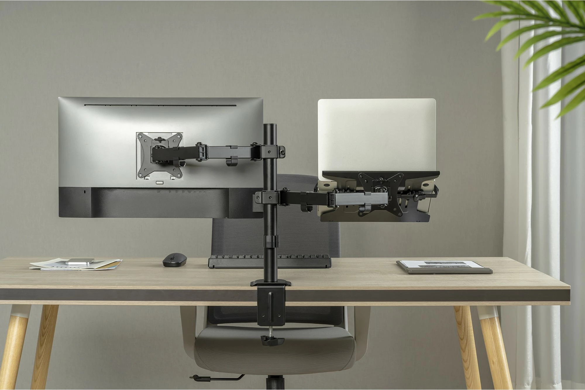Mbajtës monitori me mbështjellës laptopi Digitus, universal, 32", kapëse tavoline, e zezë