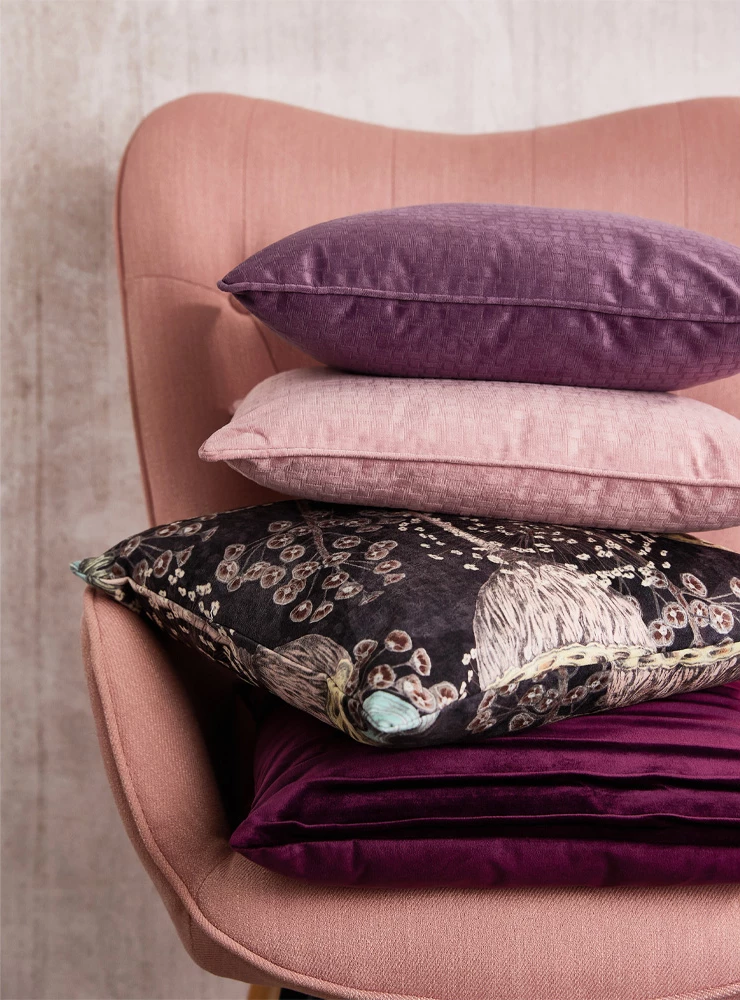 Jastëk dekorativ Paris, kadife, ngjyrë lejla, 45x45cm