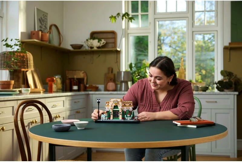 Set ndërtimi LEGO Icons French Café 10362, 1101 pjesë, 18+, shumëngjyrëshe