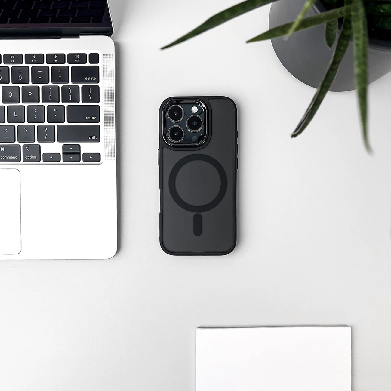 Mbështjellës Hurtel MagSafe për iPhone 16 Plus, TPU, i zi