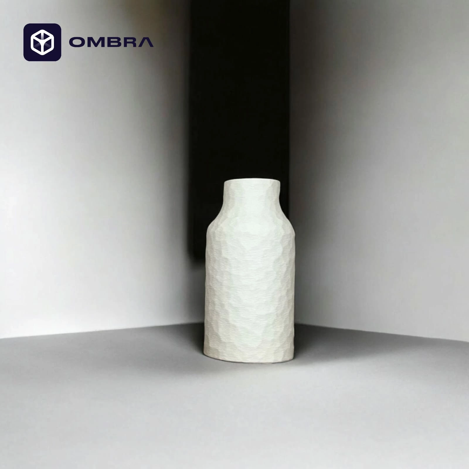 Vazo dekorative Faceted Vase, madhësia S, e bardhë