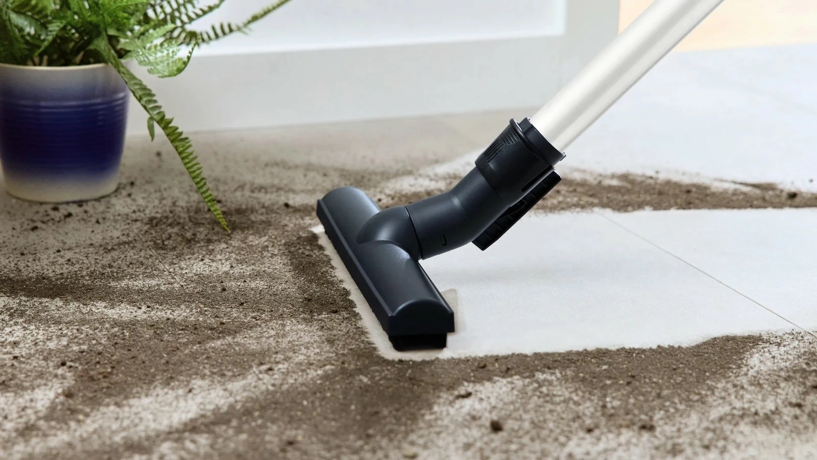 Fshesë me qese, Bosch, BGB6SIL1, ProSilence 66 dB, filtër HEPA, rreze 12 m, e bardhë