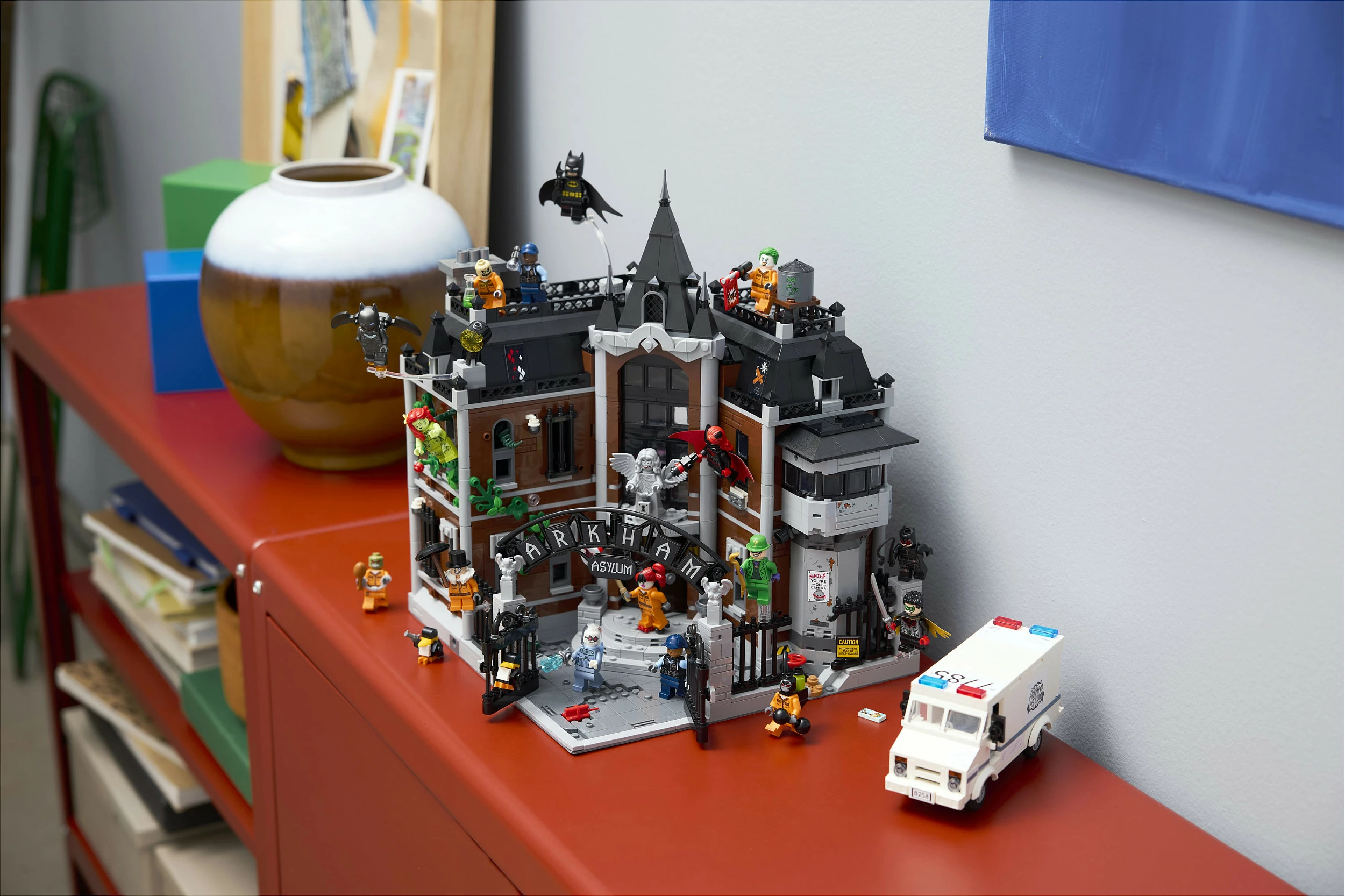 Set ndërtimi LEGO DC 76300 Batman Arkham Asylum, 2953 copë, shumëngjyrësh