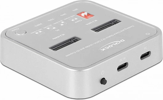 Docking station DeLOCK për 2x M.2 SSD (NVMe + SATA) me lexues SD Express dhe klonim, argjendtë