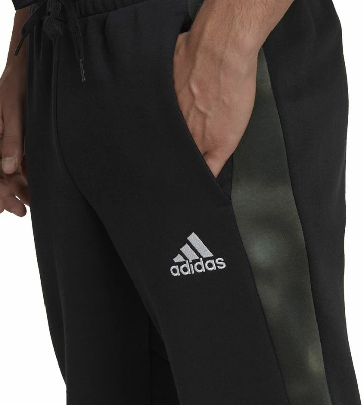 Pantallona sportive adidas për meshkuj, me print kamufloz [Madhësia: S]