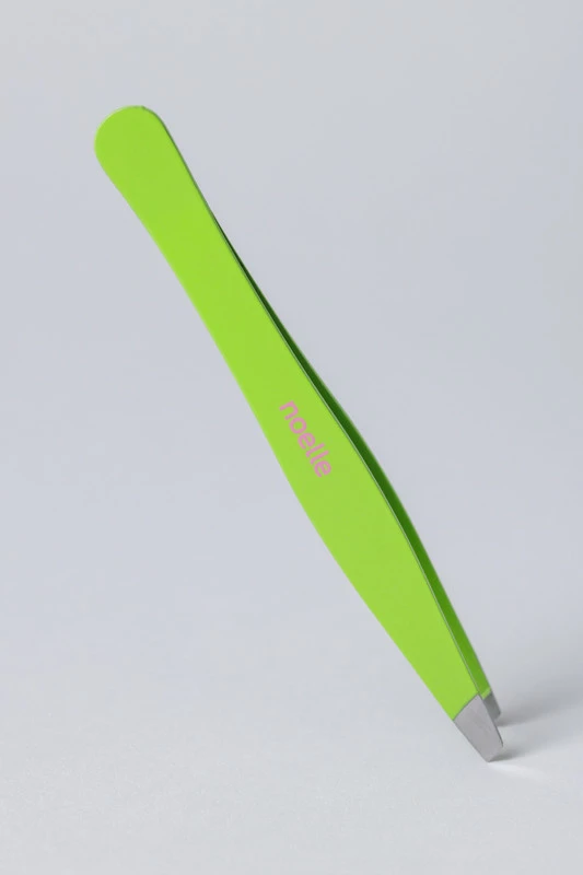 Noelle Tweezer