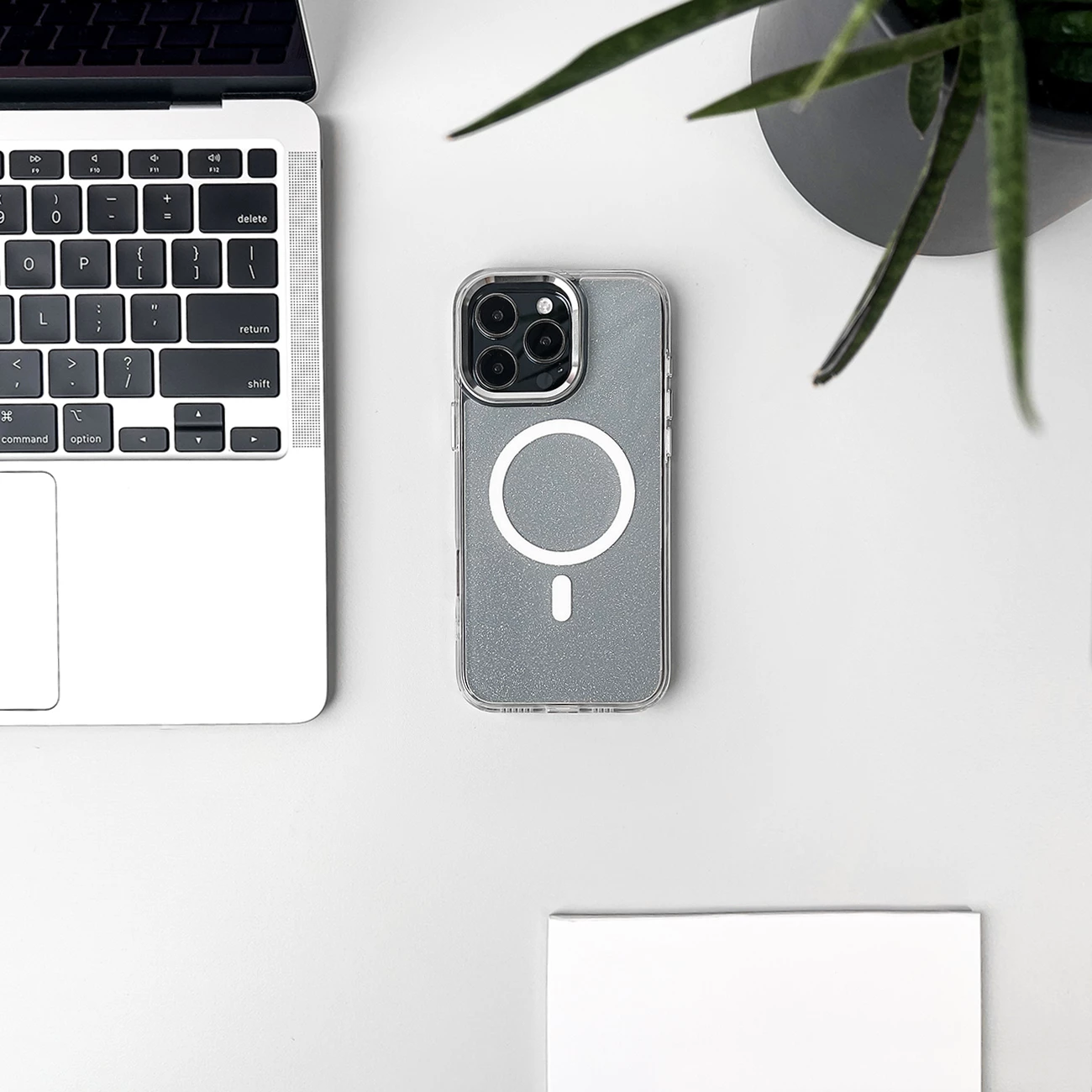 Mbështjellës Hurtel MagSafe për iPhone 16, TPU, i bardhë me shkëlqim